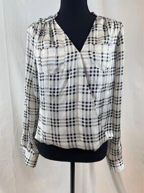 White House Black Market White Black Plaid Satin Long Sleeve Top Women's